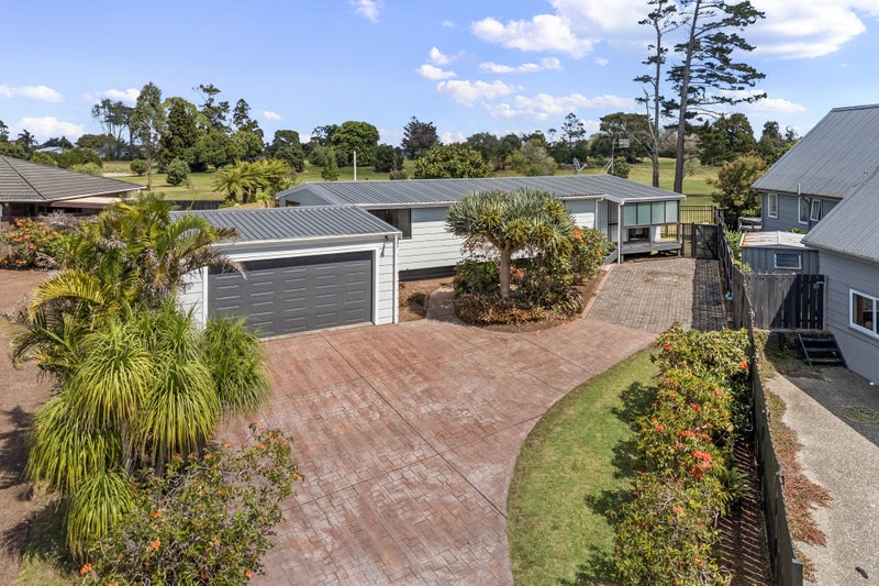 41 Pinehurst Place, Wattle Downs, Auckland - Carousel 1