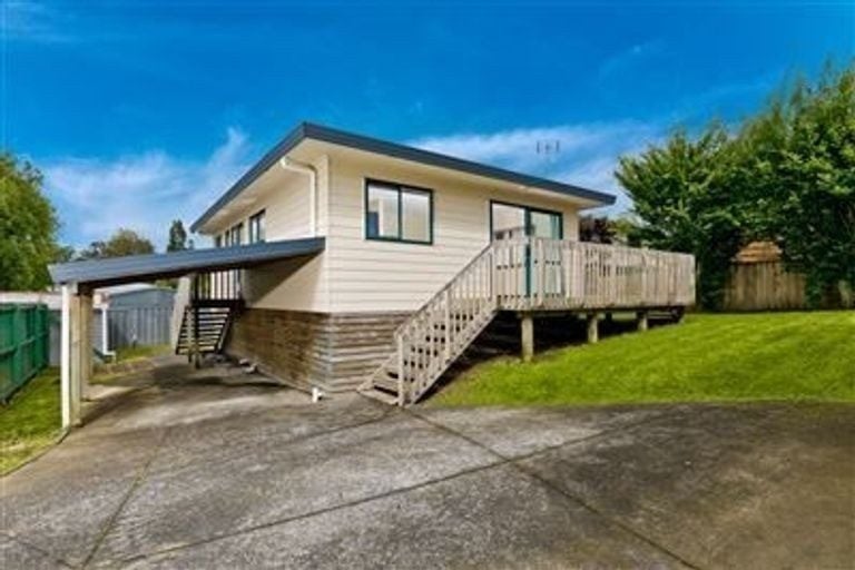 12A Firle Place, Green Bay, Auckland - Carousel 1