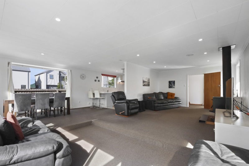 8 Stackhouse Avenue, Bishopdale, Christchurch - Carousel 2