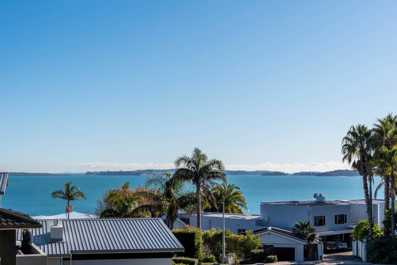 2 Pleasant Place, Mellons Bay, Auckland - Carousel 2