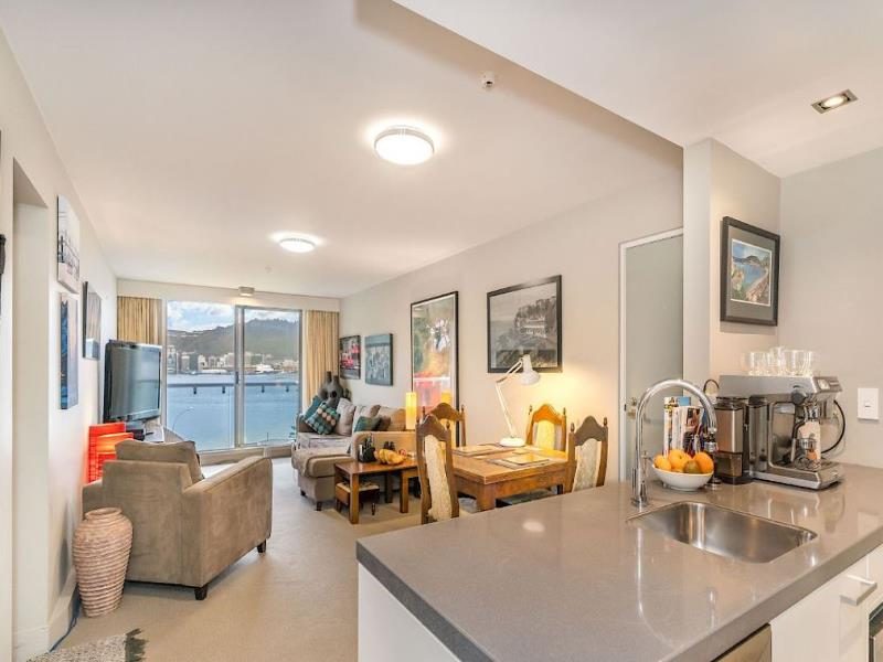 13/370 Oriental Parade, Oriental Bay, Wellington - Carousel 1