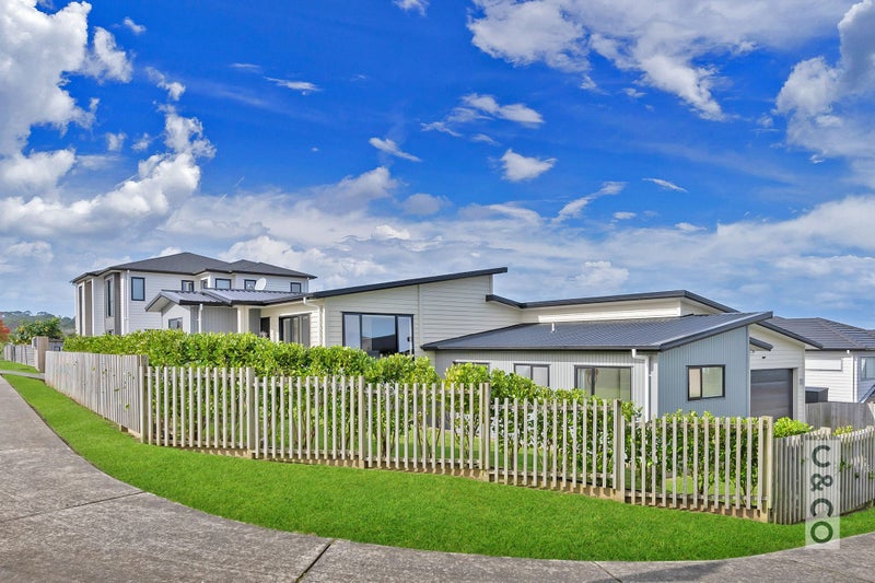 5 Byron Drury Way, Riverhead, Riverhead - Carousel 2