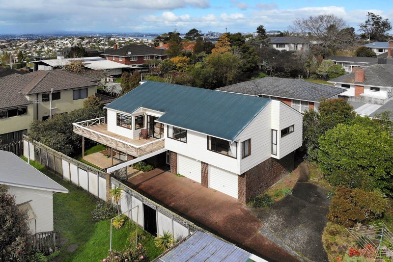 2/231 Glenfield Road, Hillcrest, Auckland - Carousel 2