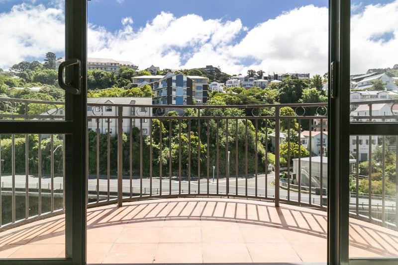 7I/154 The Terrace, Wellington Central, Wellington - Carousel 1