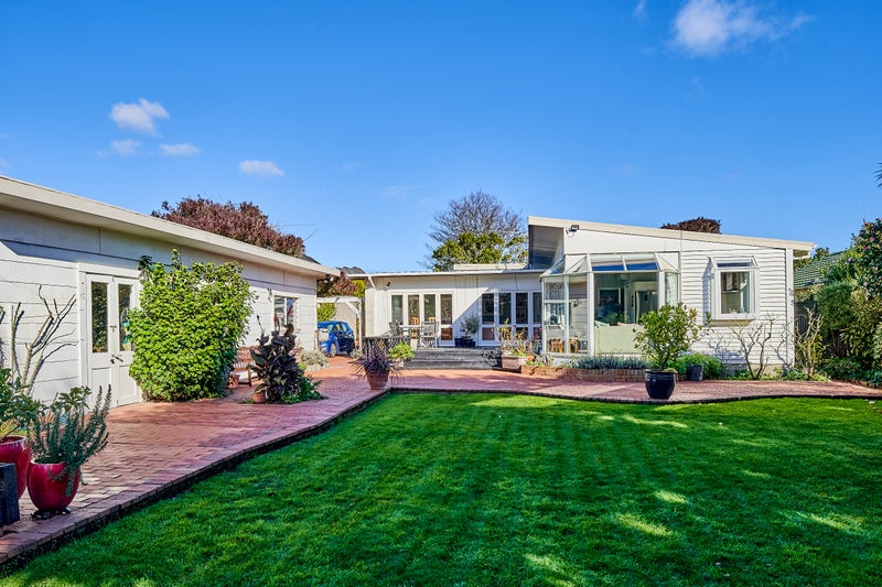 20 Whites Line West, Woburn, Lower Hutt - Carousel 1