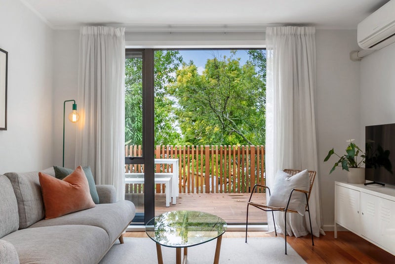 3 Woodside Avenue, Northcote, Auckland - Carousel 1