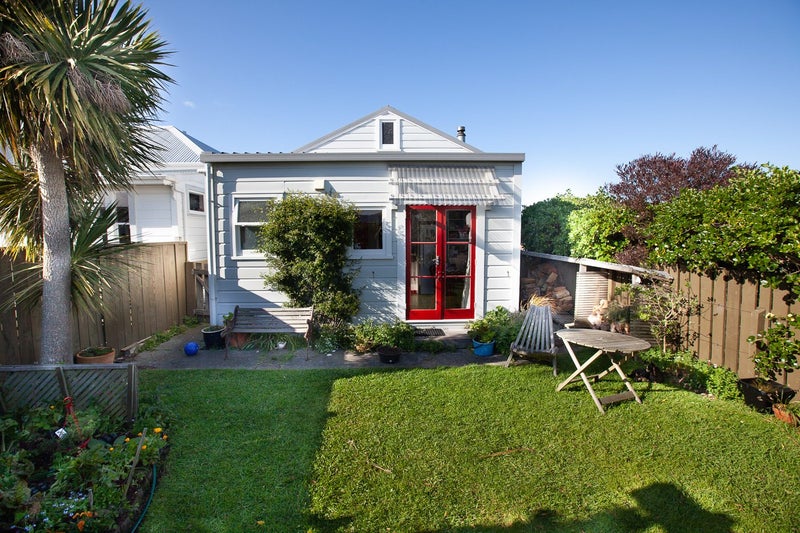 1 Glendavar Street, Berhampore, Wellington - Carousel 1
