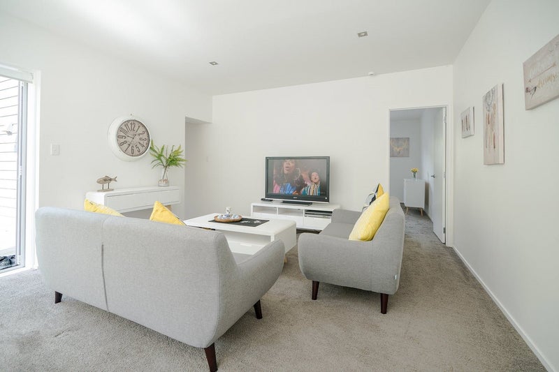 1/11 GARMONS WAY, Castor Bay, Auckland - Carousel 1