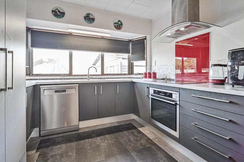 5 Nicholson Street, Mayfair, Hastings - Carousel 2