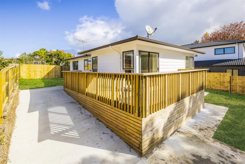 1 Astral Place, Clover Park, Auckland - Carousel 2