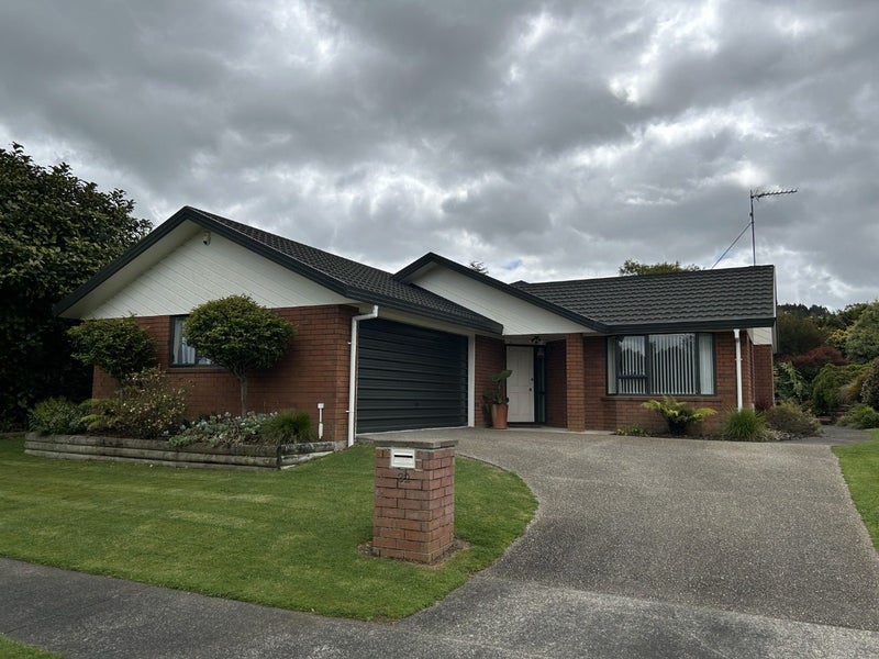 32 John Webb Drive, Glenview, Hamilton - Carousel 1