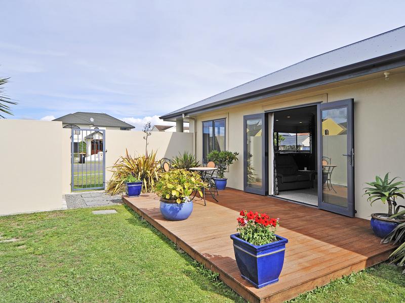42 Royal Oak Drive, Kelvin Grove, Palmerston North - Carousel 12