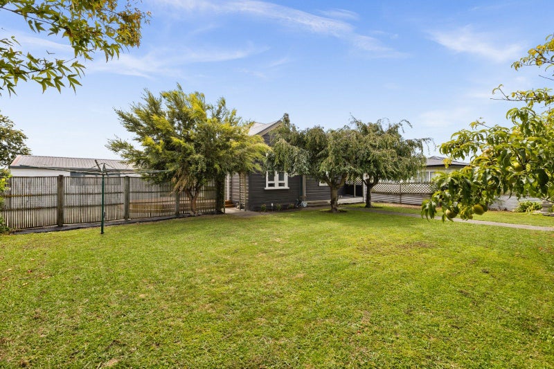 1200 Caroline Road, Mayfair, Hastings - Carousel 2