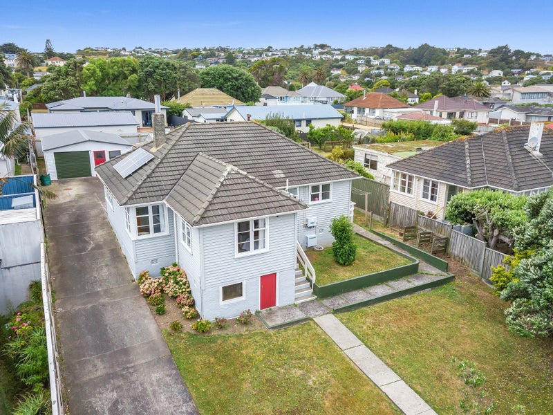 37 Main Road, Titahi Bay, Porirua - Carousel 1