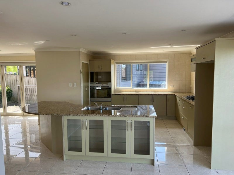 34 Fairchild Avenue, Goodwood Heights, Auckland - Carousel 2