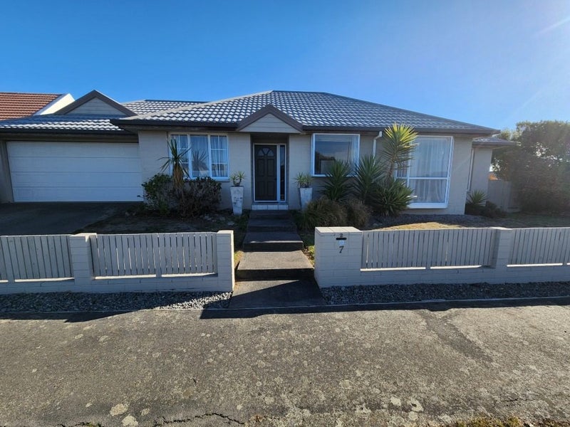 2/7 Orlando Crescent, Waimairi Beach, Christchurch - Carousel 1