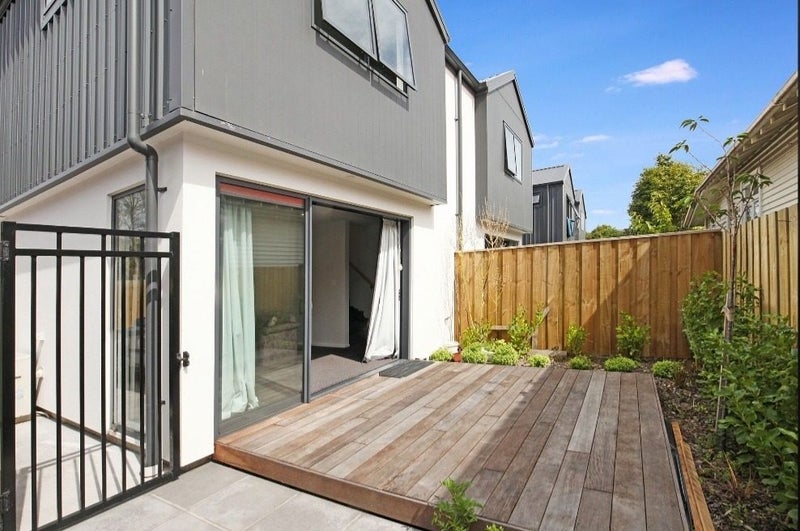 2/135 Hills Road, Edgeware, Christchurch - Carousel 6