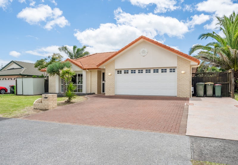 31 Corta Bella Place, Golflands, Auckland - Carousel 1