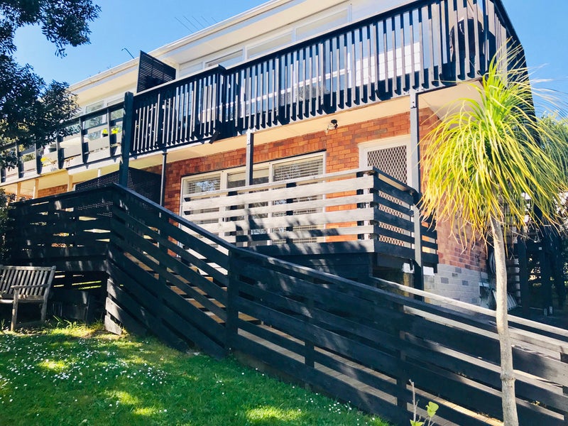 2/1 Cruickshank Crescent, Meadowbank, Auckland - Carousel 1