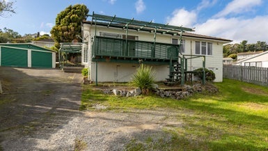 4 Omapere Street, Waitangirua, Porirua - Carousel 1