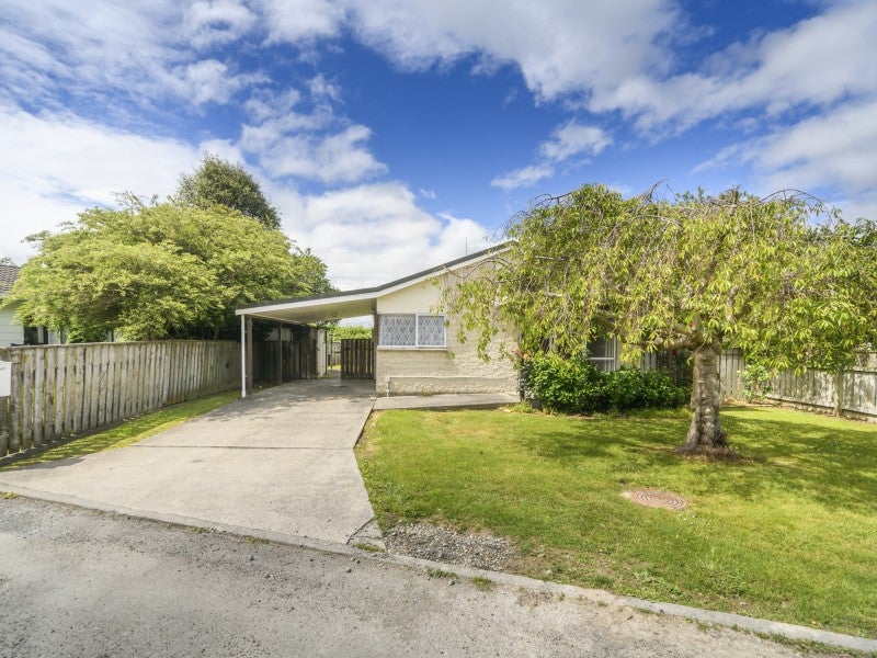 82 Geraldine Crescent, Cloverlea, Palmerston North - Carousel 1