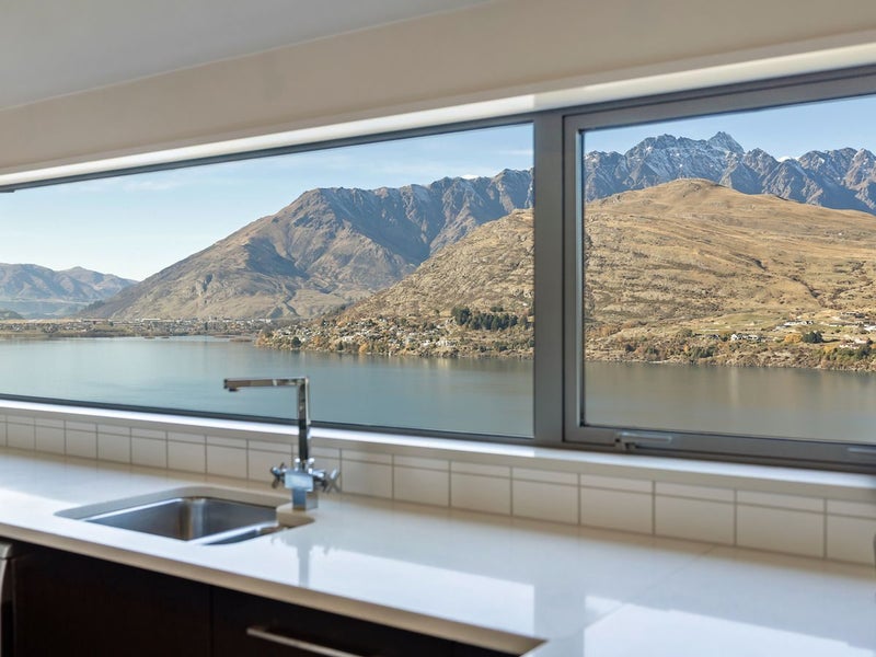 2/11 Gum Lane, Queenstown, Queenstown - Carousel 1