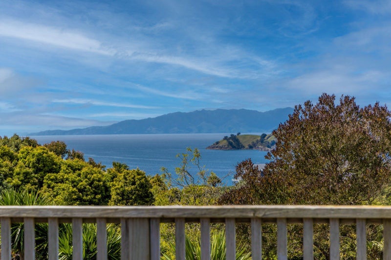 440 Sea View Road, Onetangi, Waiheke Island - Carousel 1