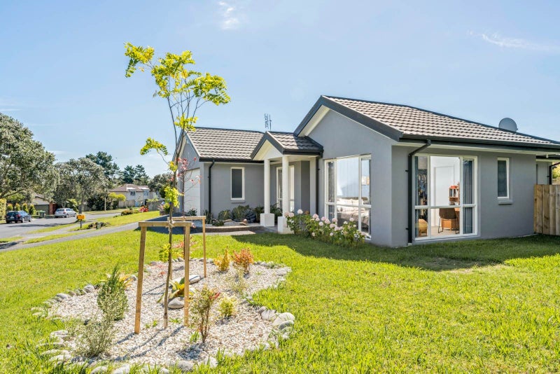 7 Admirals Court Drive, Greenhithe, Auckland - Carousel 2