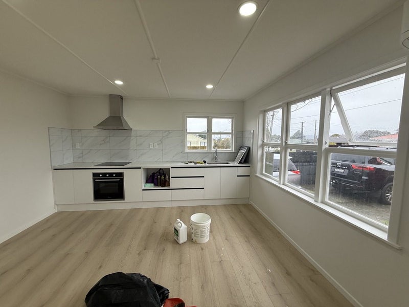 11 Hooks Road, Manurewa, Auckland - Carousel 2