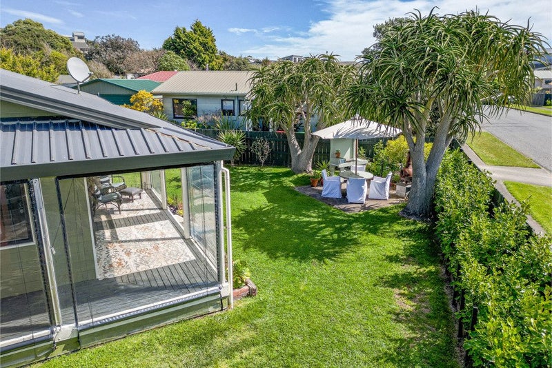 88 Queens Road, Waikanae Beach, Waikanae - Carousel 50