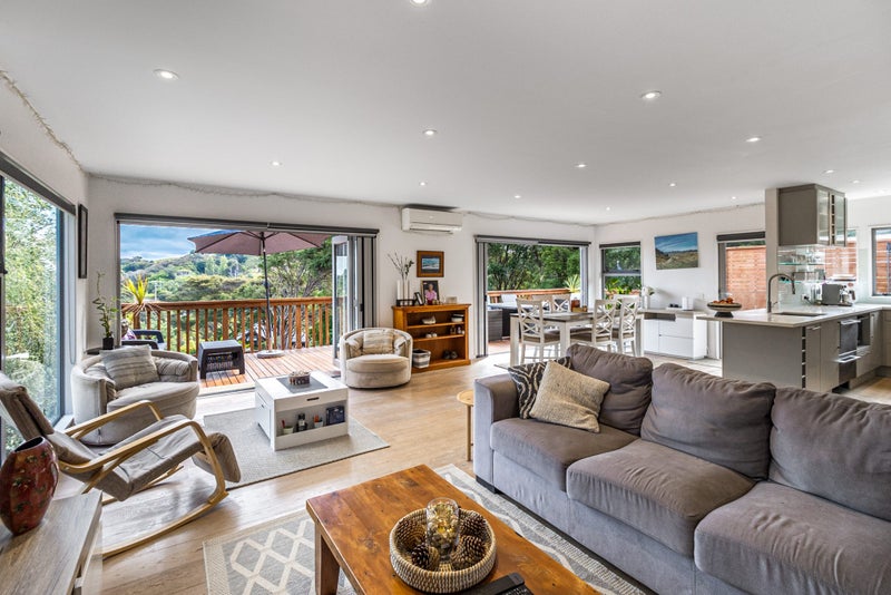 36 Bay Road, Ostend, Waiheke Island - Carousel 1
