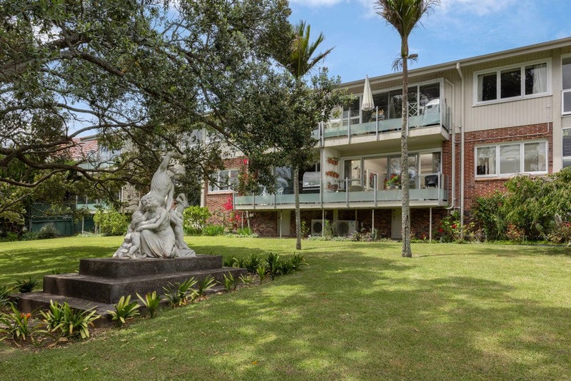 2/29 Hamilton Road, Herne Bay, Auckland - Carousel 1