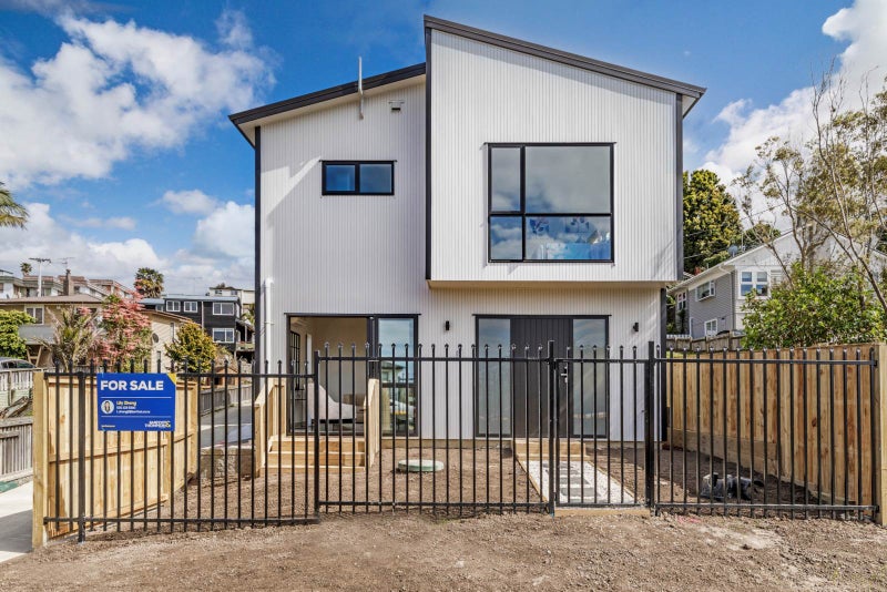 34 Hogans Road, Glenfield, Auckland - Carousel 1