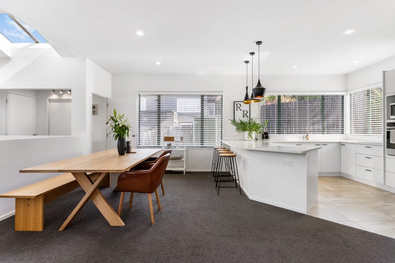 100 Beach Road, Castor Bay, Auckland - Carousel 2