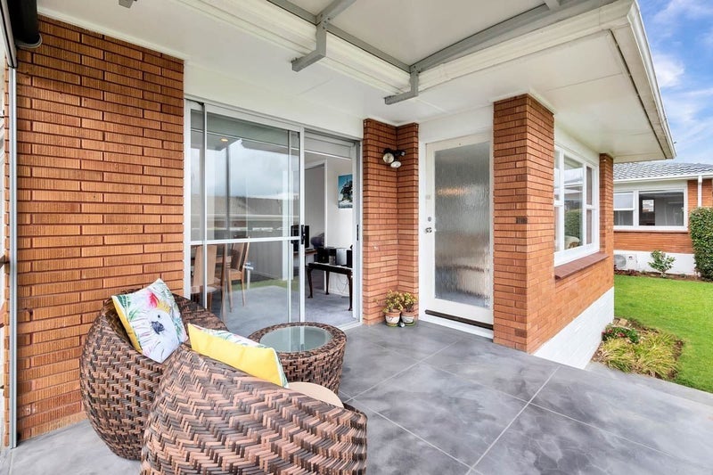 2/4 Waterloo Road, Milford, Auckland - Carousel 2