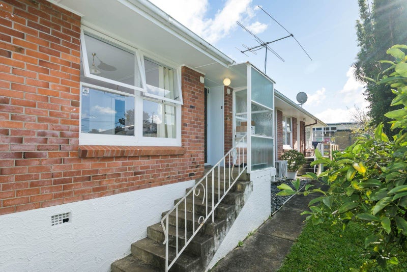 2/5 Ellen Avenue, Hillcrest, Auckland - Carousel 2