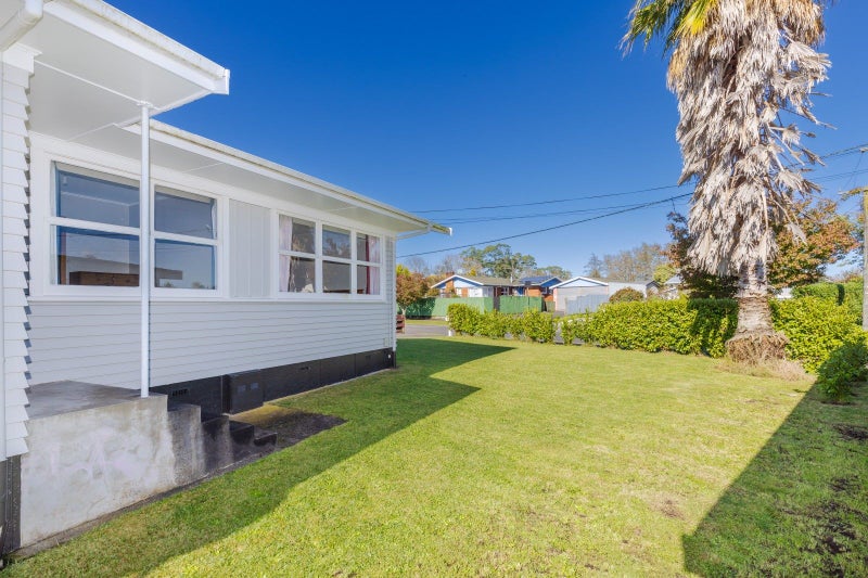 4 Forth Crescent, Glenview, Hamilton - Carousel 2