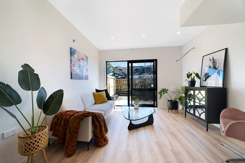 2/2A Mantra Road, Massey, Auckland - Carousel 2