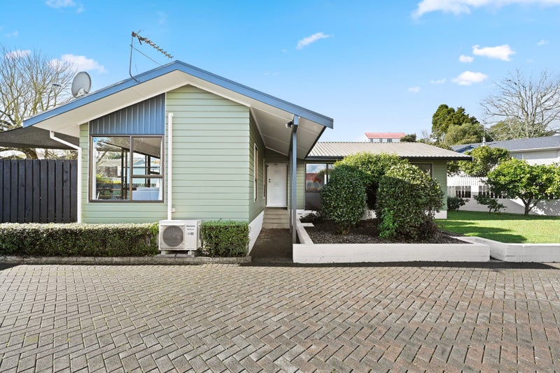 11 Camden Place, Pukete, Hamilton - Carousel 2