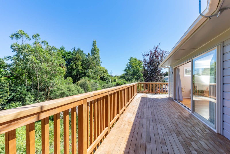 22 Awarangi Rise, Oratia, Auckland - Carousel 2