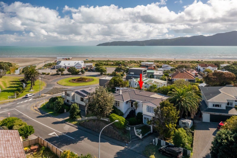 5 Golf Road, Paraparaumu Beach, Paraparaumu - Carousel 1