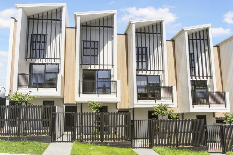 6/5 Dellwood Avenue, Henderson, Auckland - Carousel 1