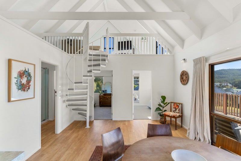 109 The Grove, Onemana - Carousel 1