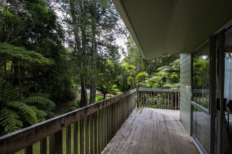 6 Waerenga Place, Titirangi, Auckland - Carousel 2