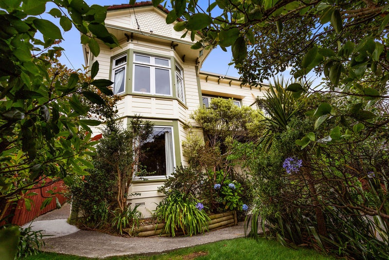 17 Waipapa Road, Hataitai, Wellington - Carousel 1