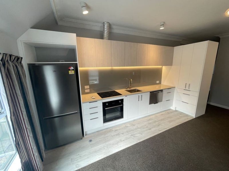 42B Apu Crescent, Lyall Bay, Wellington - Carousel 2