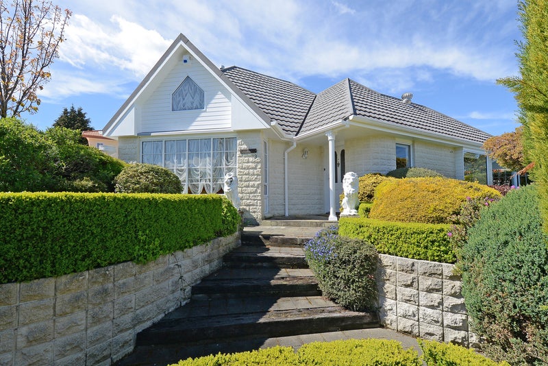 13 Comeskey Grove, Elderslea, Upper Hutt - Carousel 2