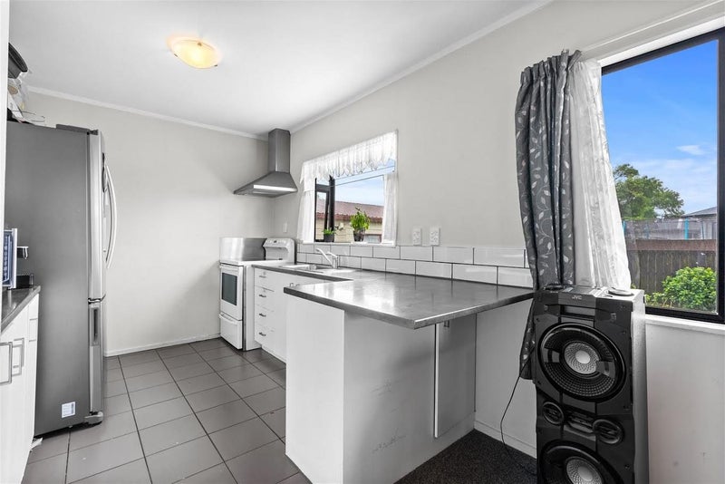 25 Dungarvon Place, Clendon Park, Auckland - Carousel 2