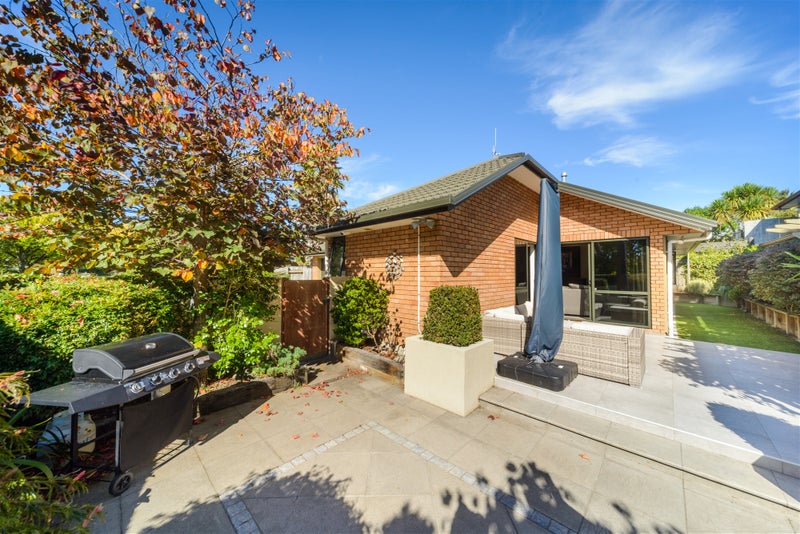 18 Surrey Crescent, Hokowhitu, Palmerston North - Carousel 1