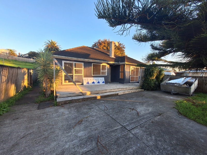 5 Gubb Place, Otara, Auckland - Carousel 1